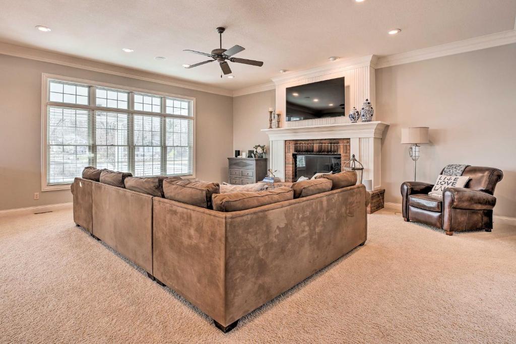 Executive Home with Heated Pool on Lake Wawasee photo 4