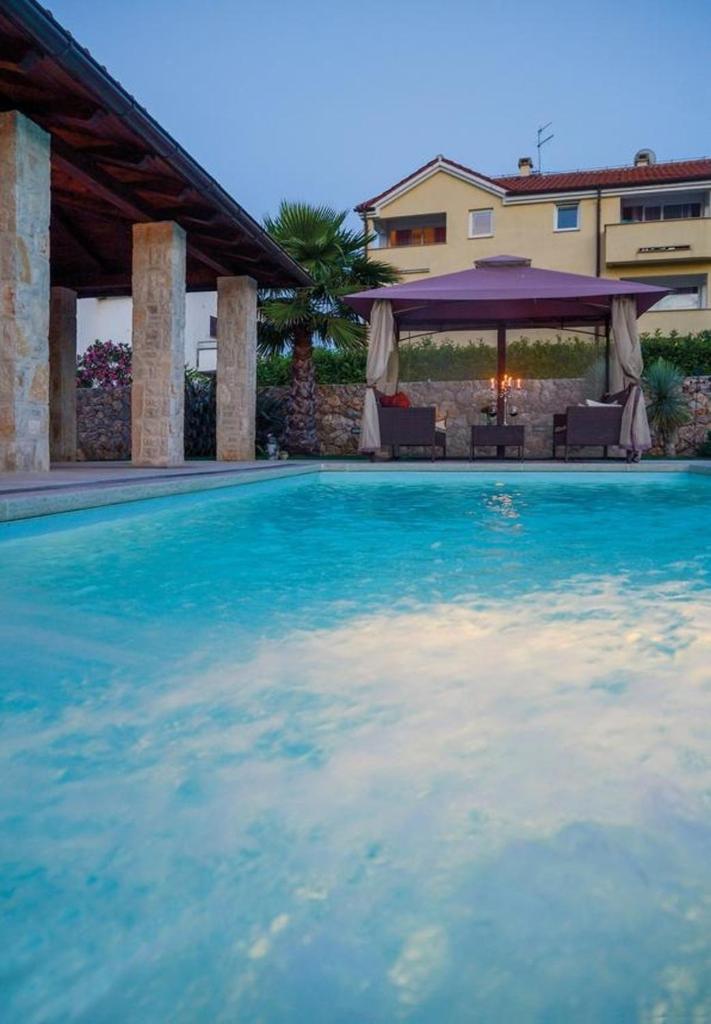 Holiday house Berna 2- with pool photo 2