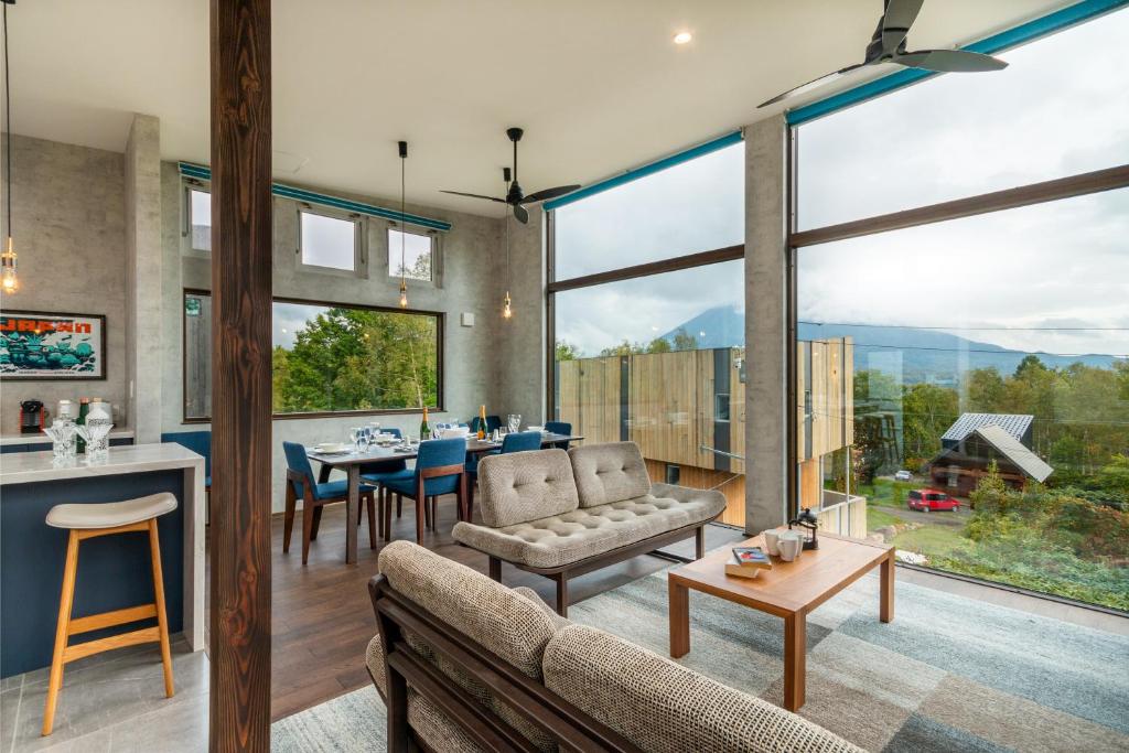 Off Piste Chalet by H2 Life photo 3
