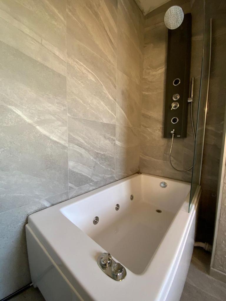Eva Otel photo 3