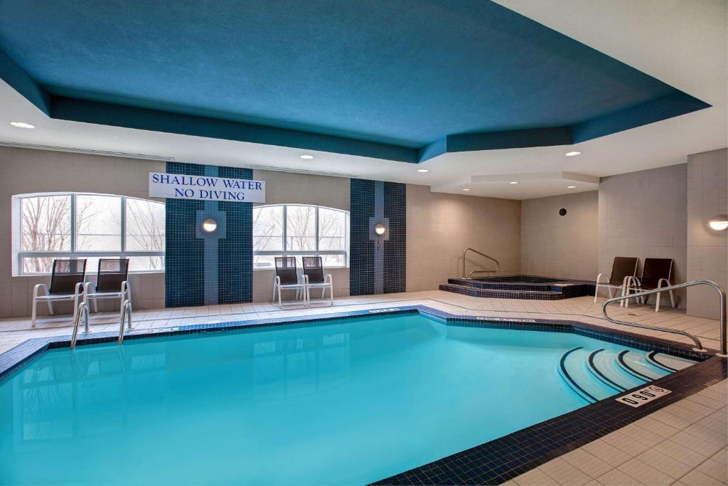 Days Inn & Suites by Wyndham Collingwood photo 3