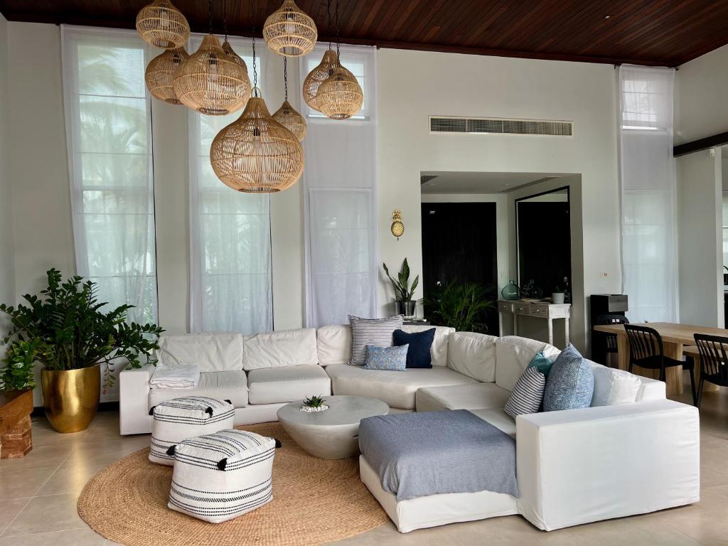 Tropical villa within 5 minutes walk to Bangtao Beach photo 4