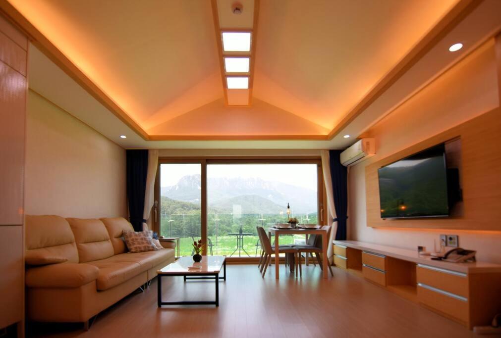 Ulsanbawi Rock View Apartment photo 4