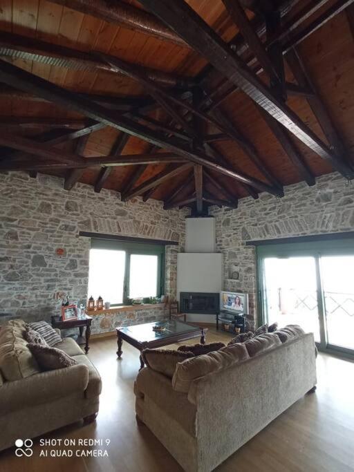 Villa Sklithro in the heart of the forest with magnificent view of the sea just 10 minutes from it photo 1