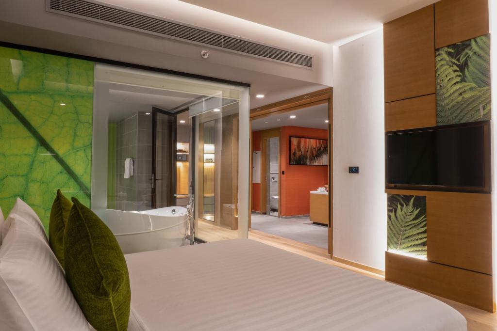 Al Khoory Courtyard Hotel - Tap to explore photos