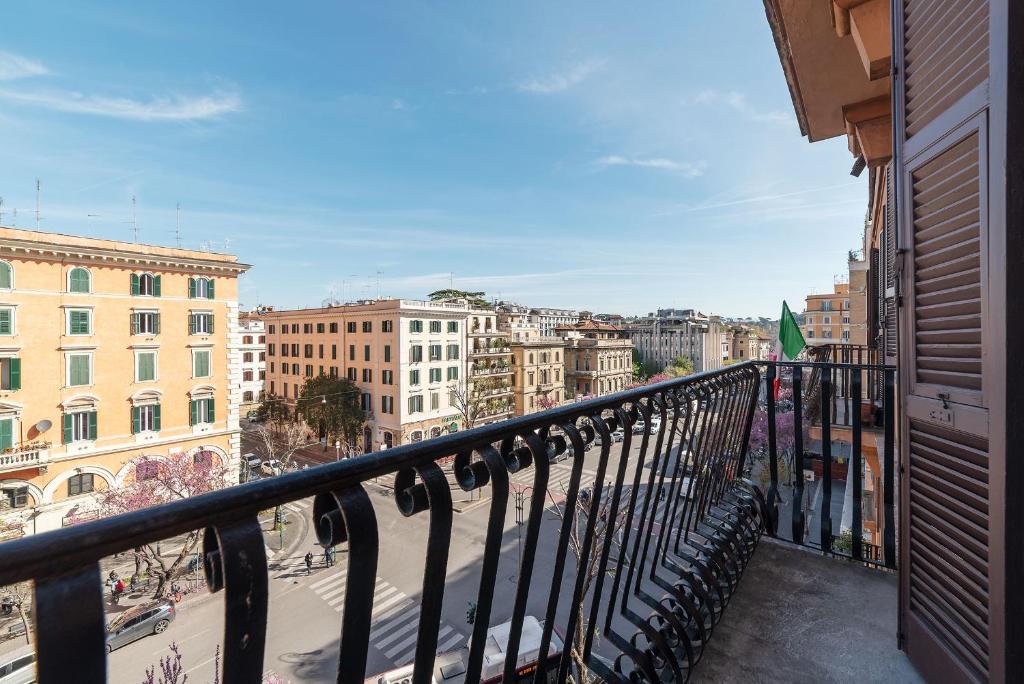 CS Vatican Charming Apartment - Tap to explore photos