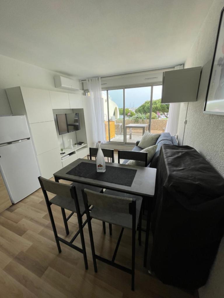 Studio vue port, belle terrasse, piscine photo 4