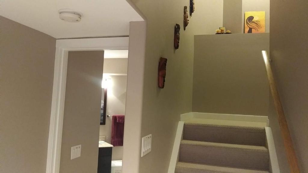 680 SQ FT Private Space With Ensuite Bathroom photo 2