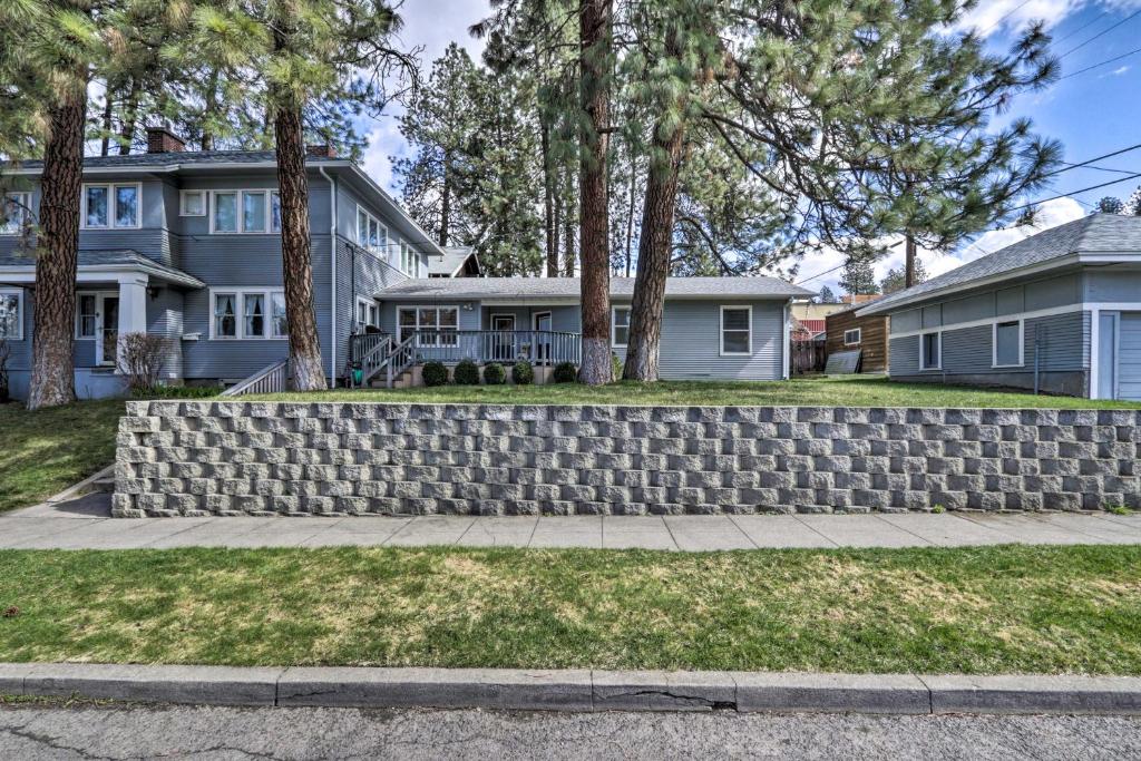 Centrally Located South Hill Apartment with Smart TV photo 2