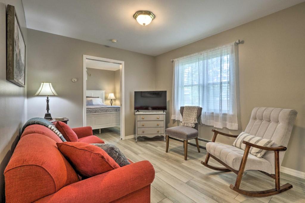 Centrally Located South Hill Apartment with Smart TV photo 4