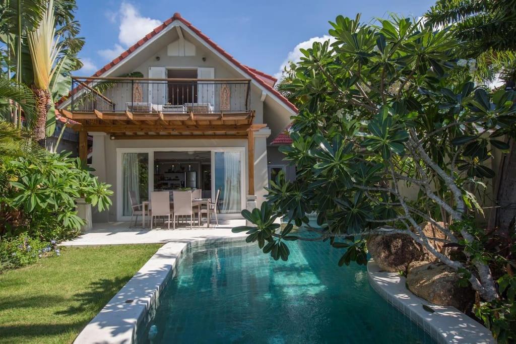 Beachfront Villa Charmant With Private Pool photo 1