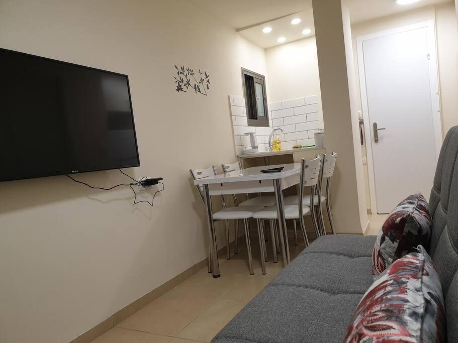 Kiryat Tivon, Close by - Oranim College + parking photo 3