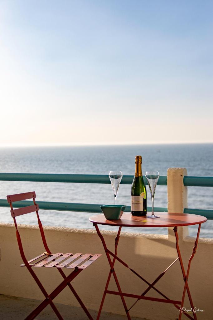 Le COURLIS vue panoramique sur la mer, balcons photo 3