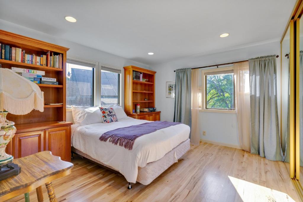 Healdsburg Home with Magnificent Vineyard View home photo 3