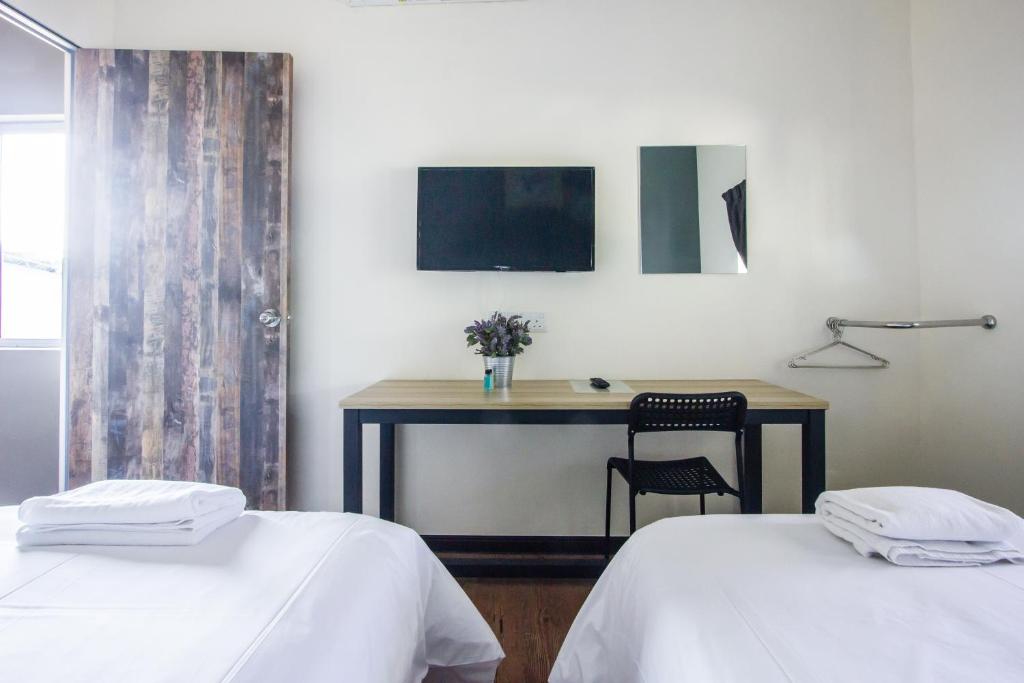 Explore 5BR Gardenhouse Retreats (Free Parking) photo 4