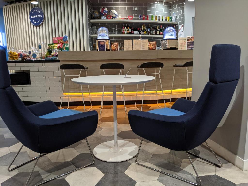 Holiday Inn Express Paris - Velizy, an IHG Hotel photo 3