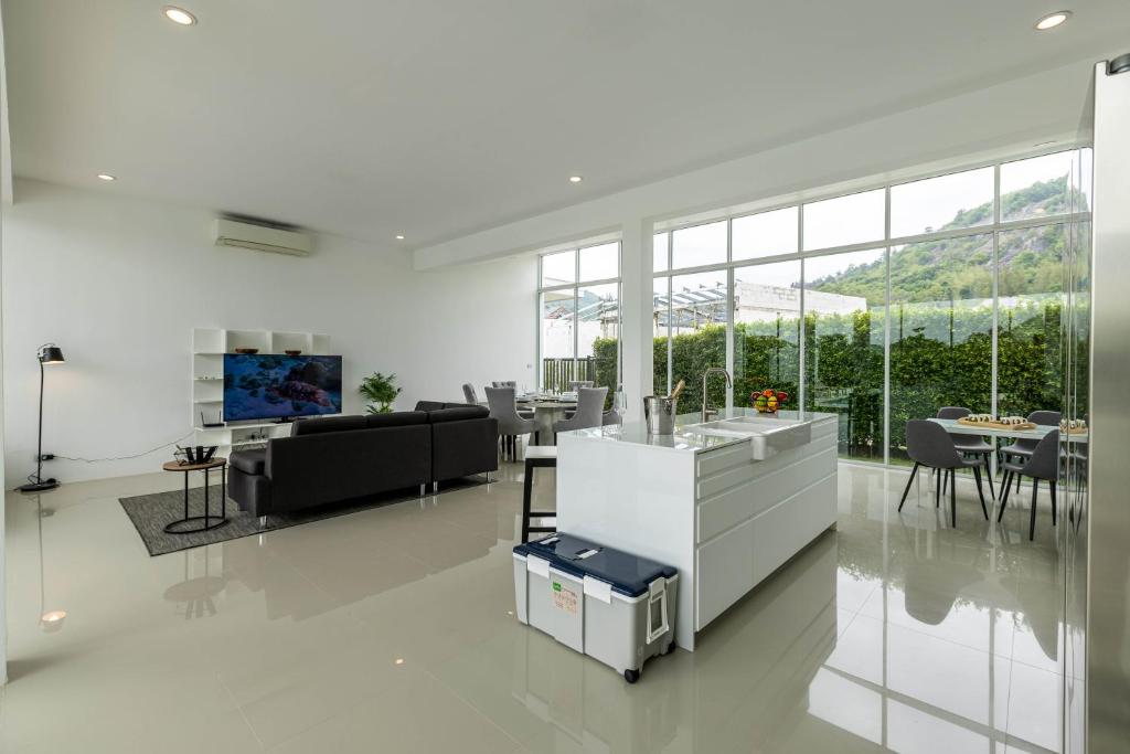 Modern 4 Bedroom Pool Villa KH-A5 - Tap to explore photos