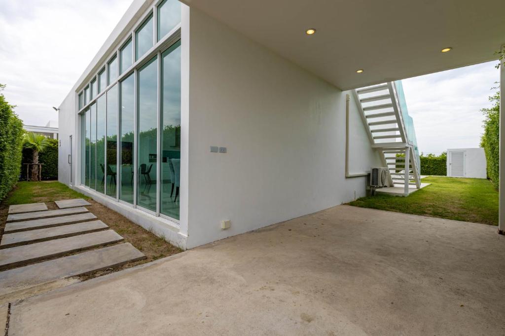 Modern 4 Bedroom Pool Villa KH-A5