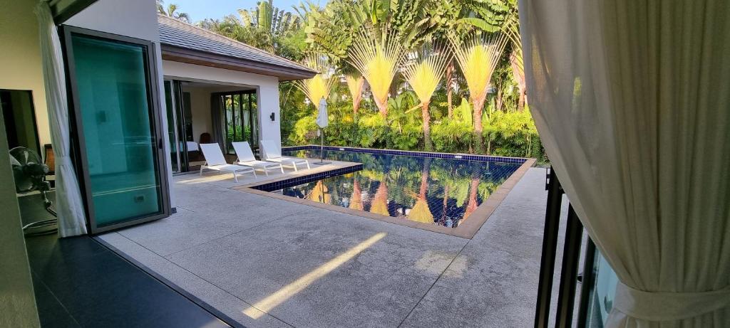 Beautiful villa walking distance from Bangtao Beach photo 2