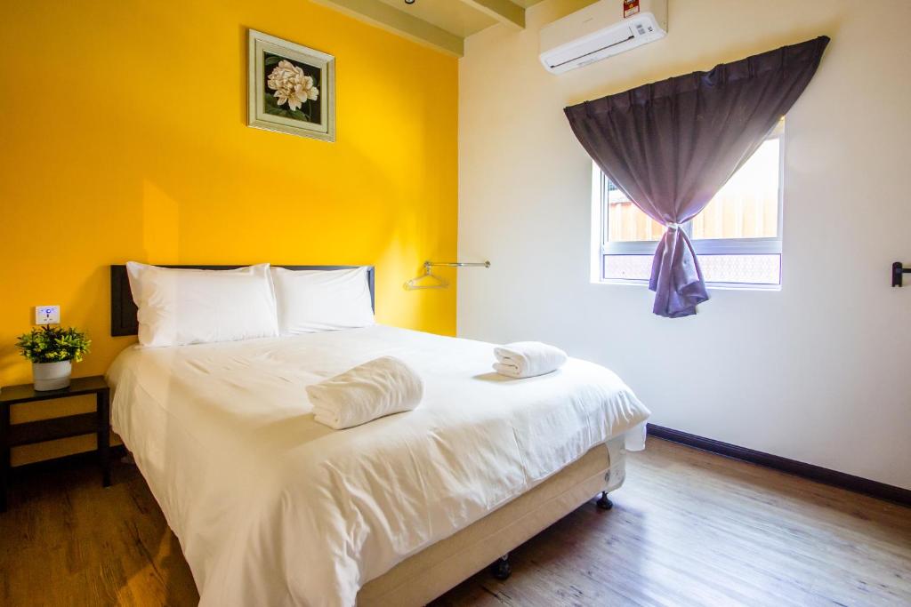 Explore 4BR Gardenhouse Retreats (Free Parking) photo 4