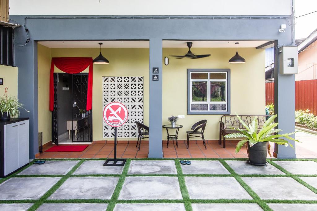 Explore 4BR Gardenhouse Retreats (Free Parking)