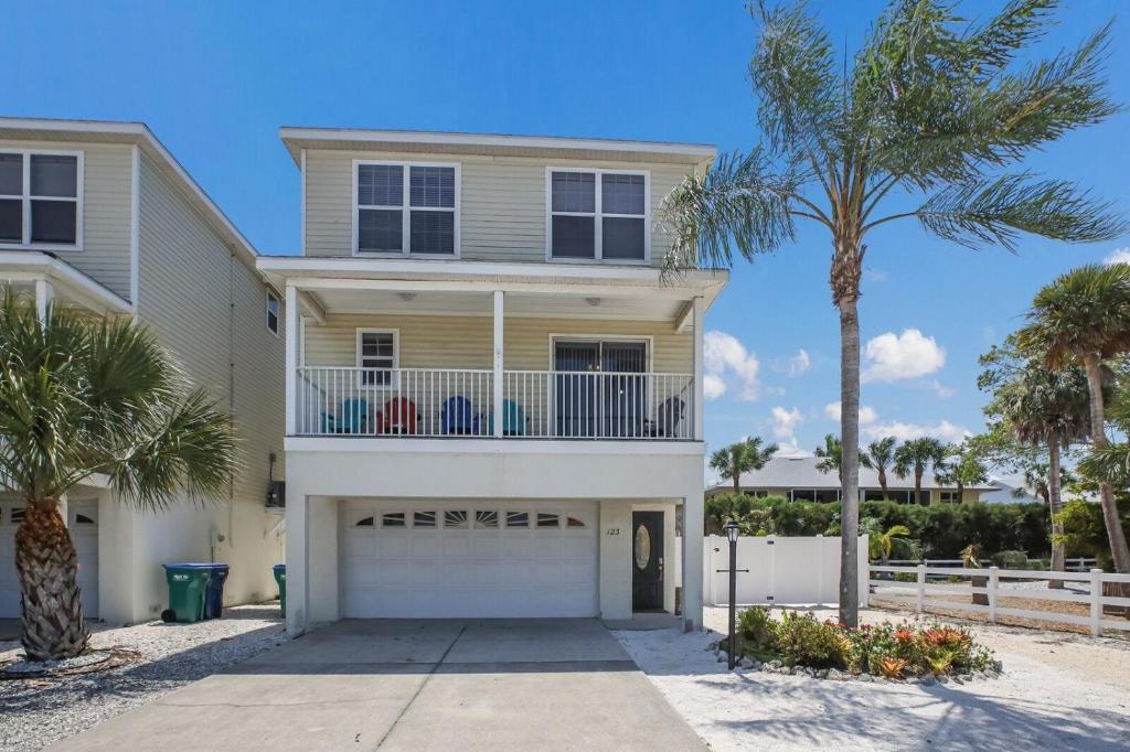Dolphin Resort home photo 2
