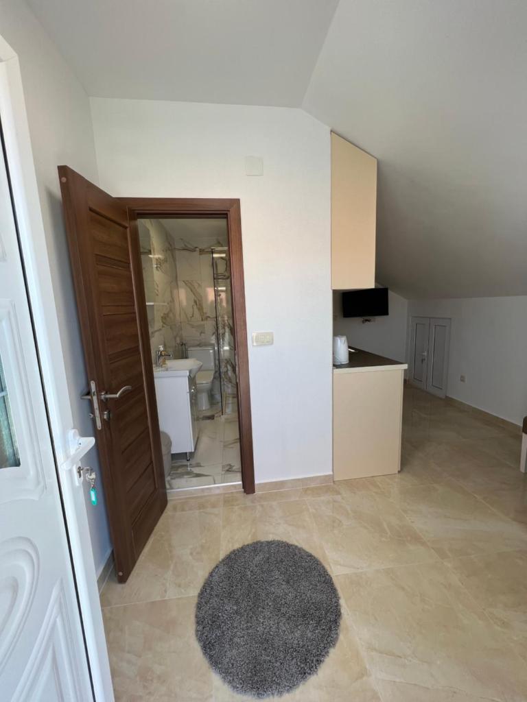 Venice Apartments photo 4