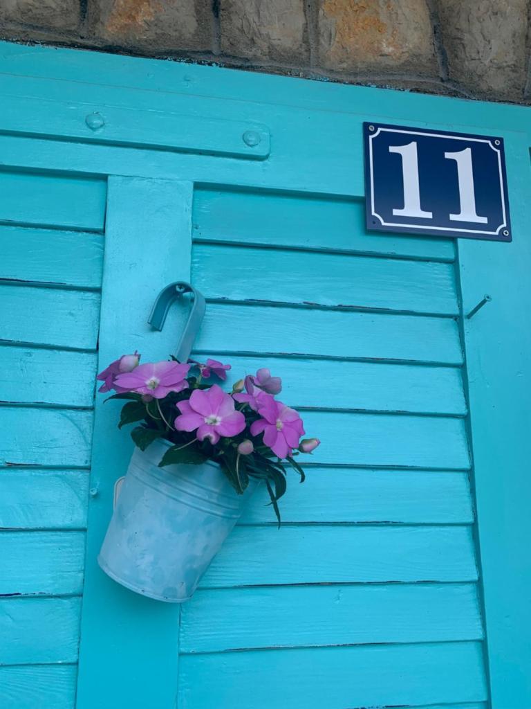 Petite house photo 3