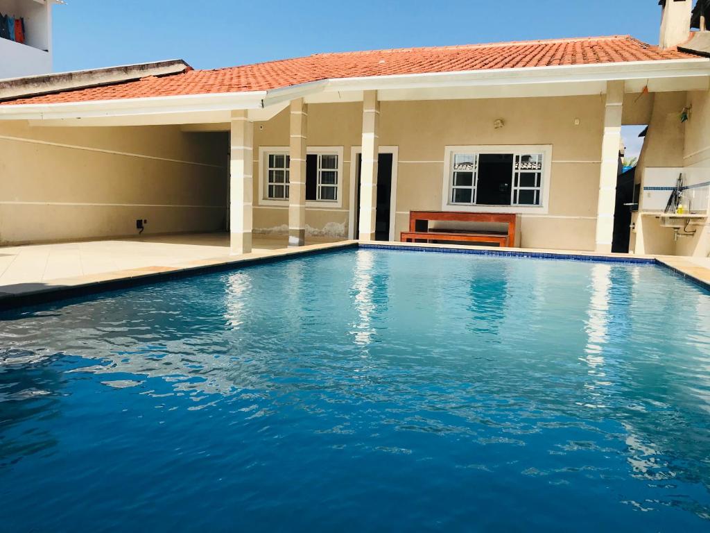 Casa de praia com piscina e churrasqueira - Indaiá Bertioga