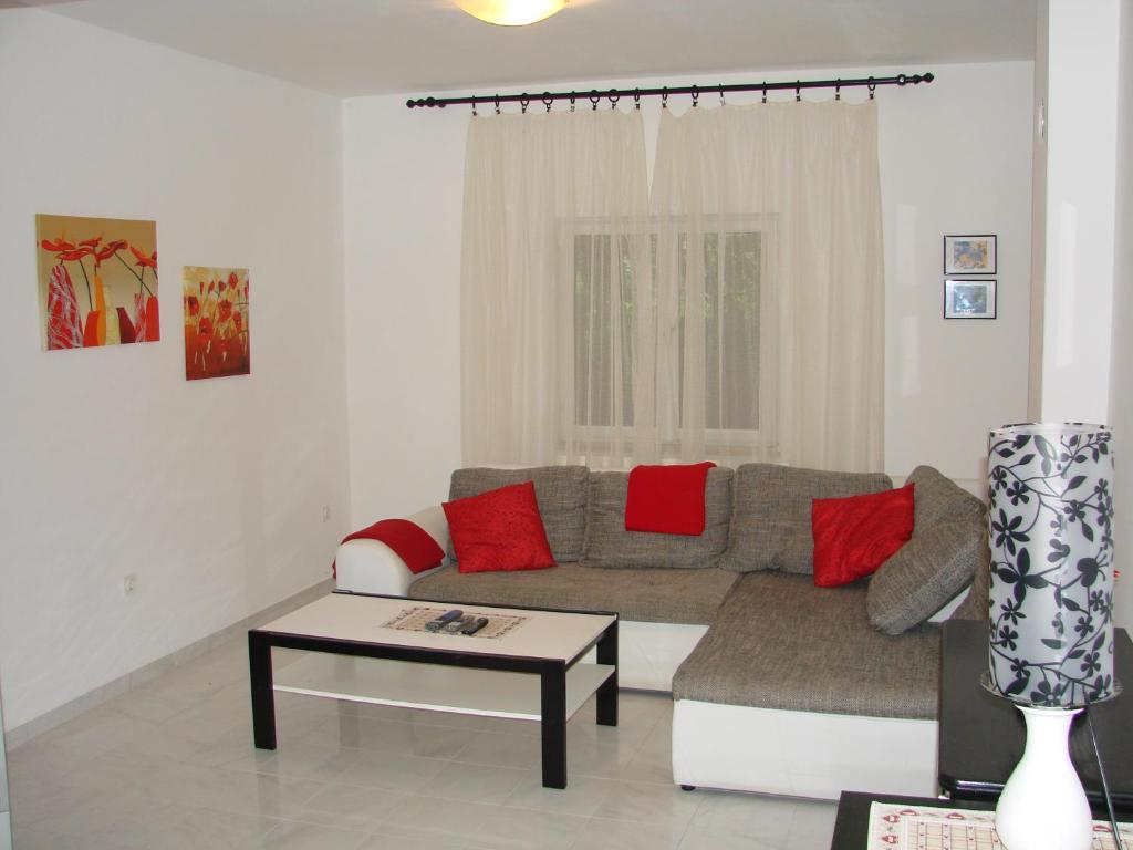 Apartamento Pinzan a stones throw from the beach