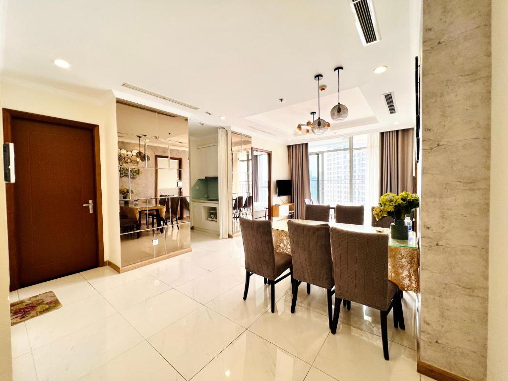 Wow! Home by Christine 2 Bedroom Apartment