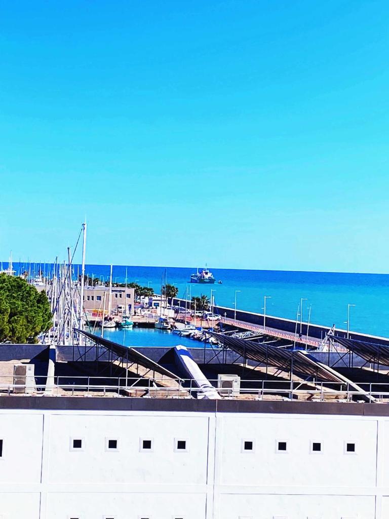 Apart Port Arenal con terraza y piscina photo 4