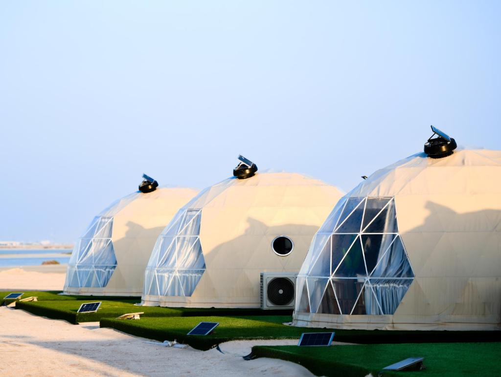 {
  "en-gb": "Siniya Island Leisure Campground Umm Al Quwain"
} photo 1