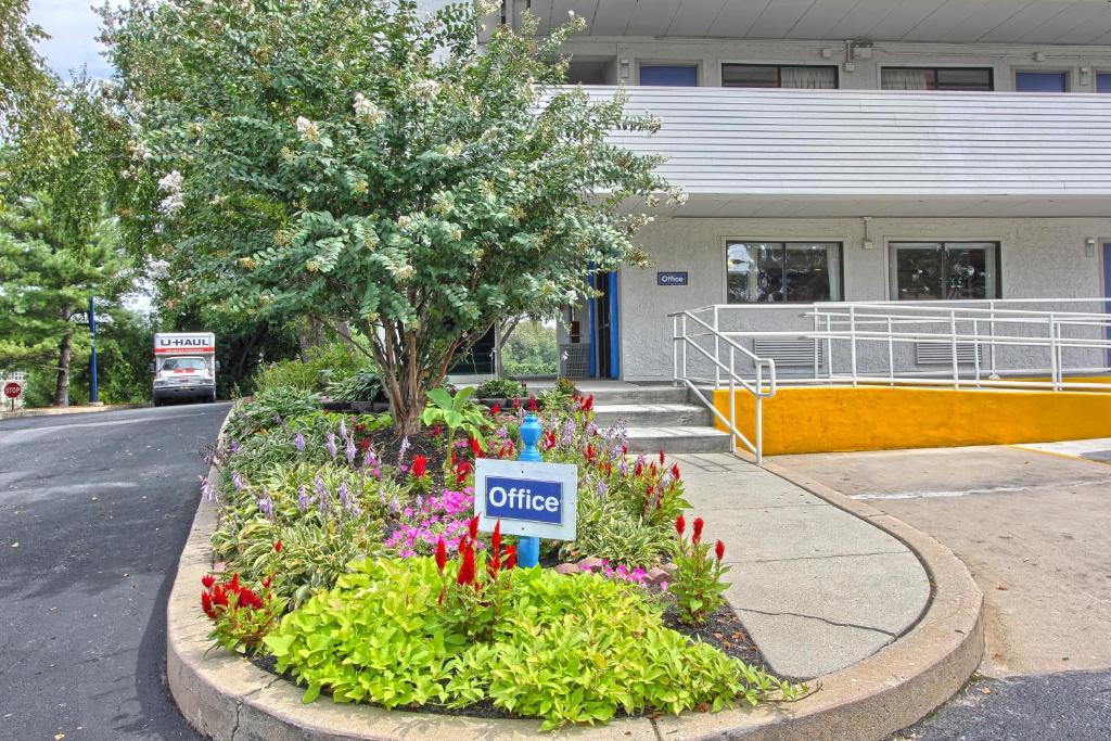 Motel 6-York, PA photo 1