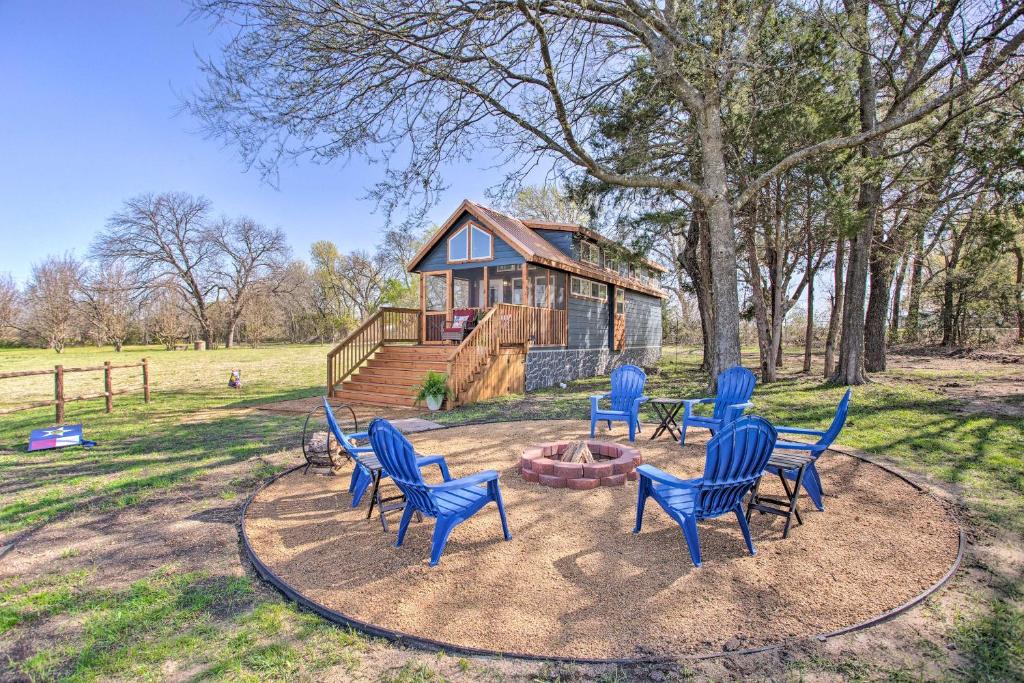 Cozy McKinney Tiny Home with Porch and Fire Pit! photo 2