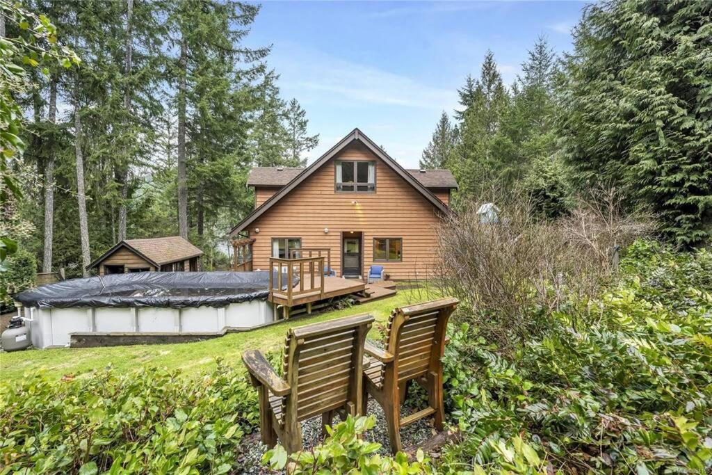 Chalet Style Cottage near Shawnigan Lake photo 4