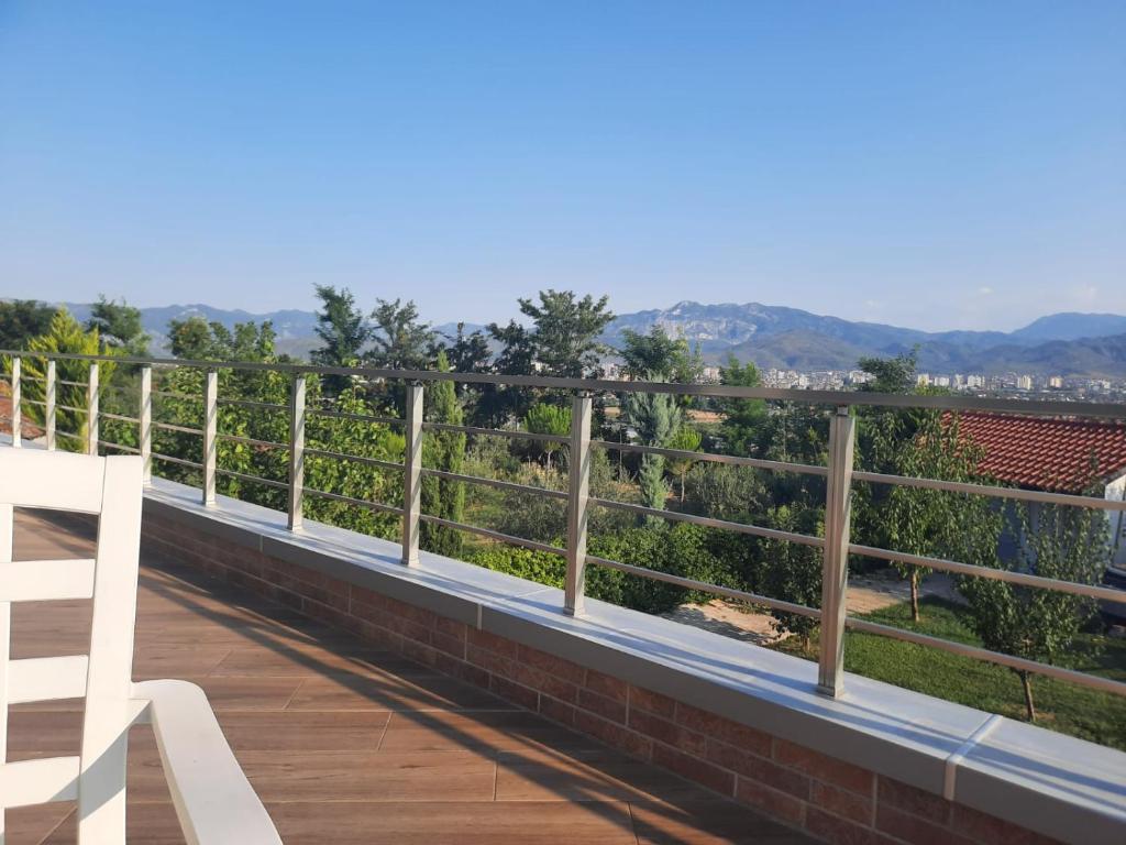 HILLTOP HIDEAWAY photo 4