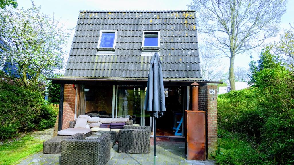 Oude-Tonge holiday house near fishing waters photo 3