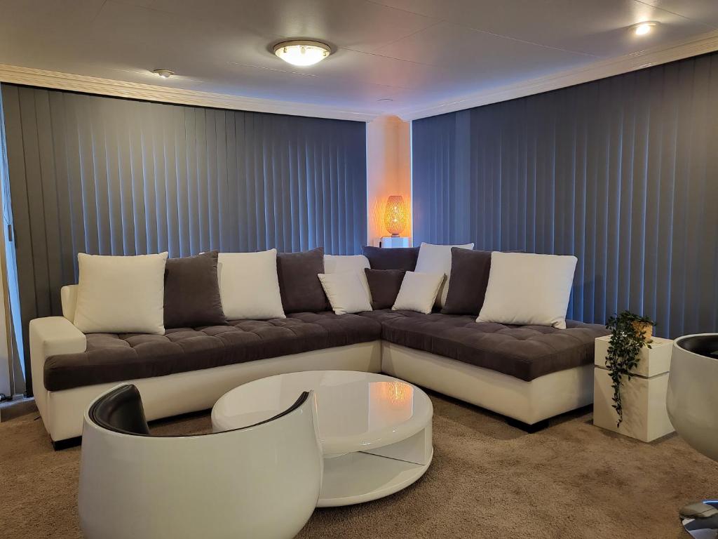 Deluxe Holiday Home photo 1