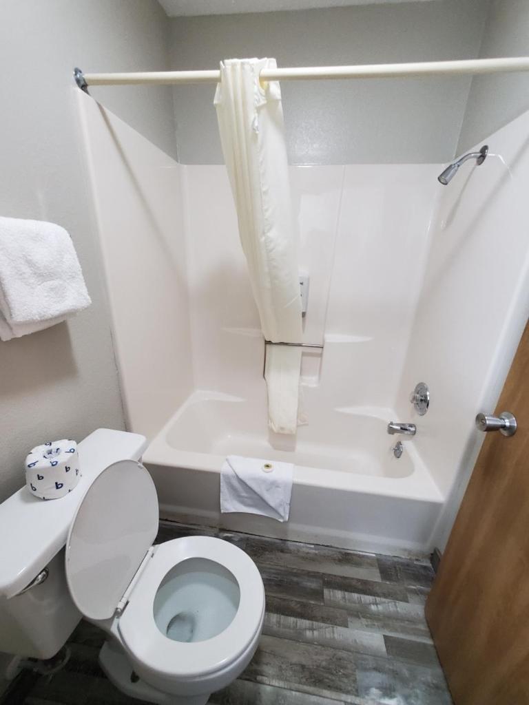 Twelve Oaks Inn photo 4