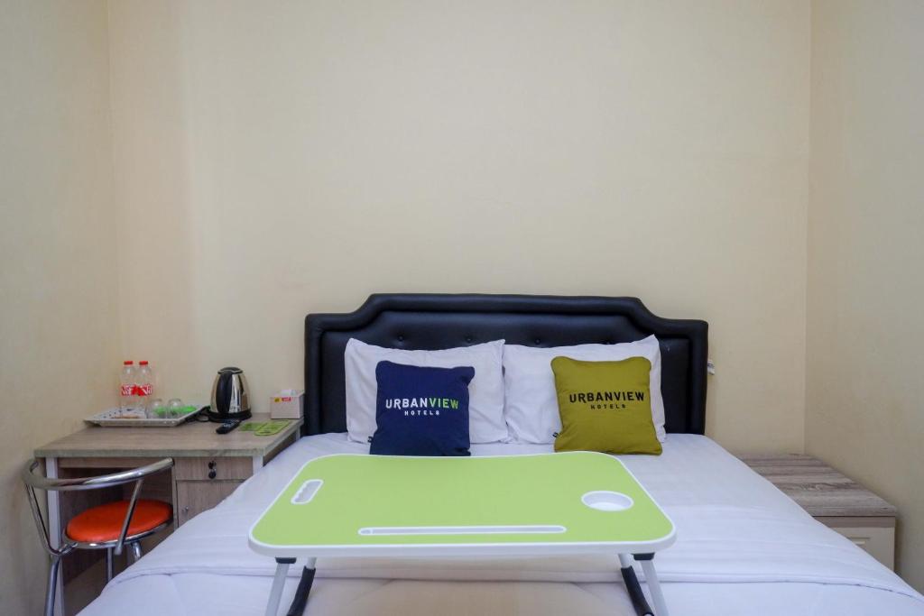 Urbanview Hotel Jogja City Mall Room Type - Standard Double Room