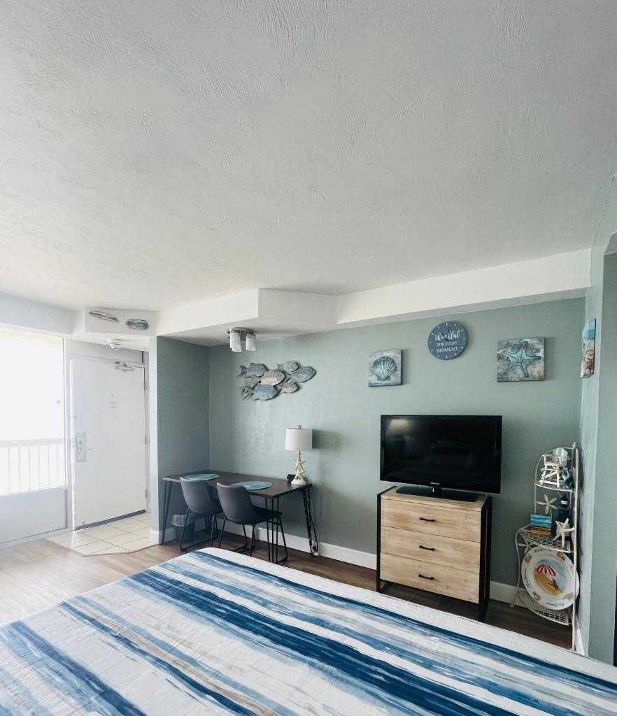 Daytona Beach Resort Oceanfront CondoStudio photo 3