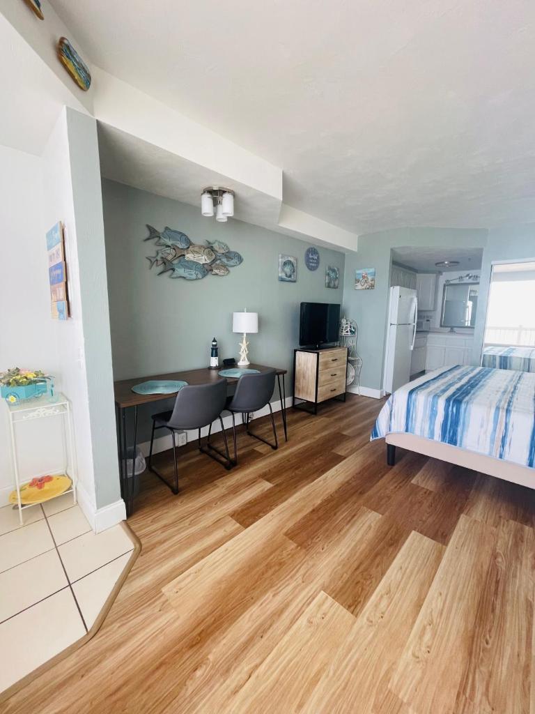 Daytona Beach Resort Oceanfront CondoStudio photo 4