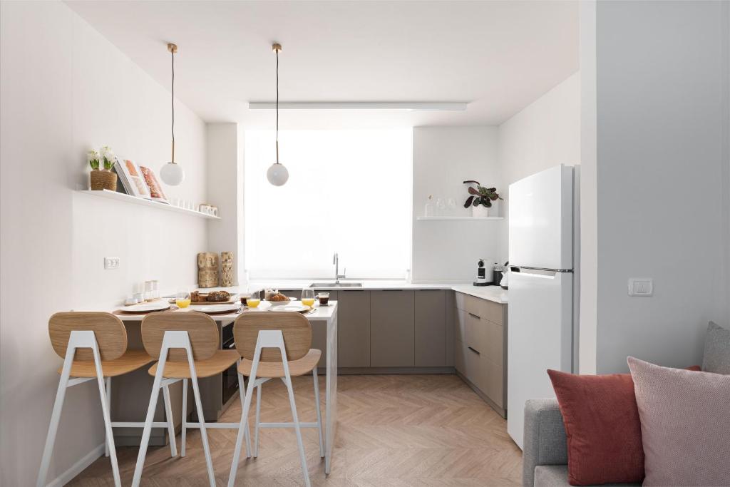 Modern & Chic Studio in the Heart of Tel-Aviv by Sea N' Rent photo 2