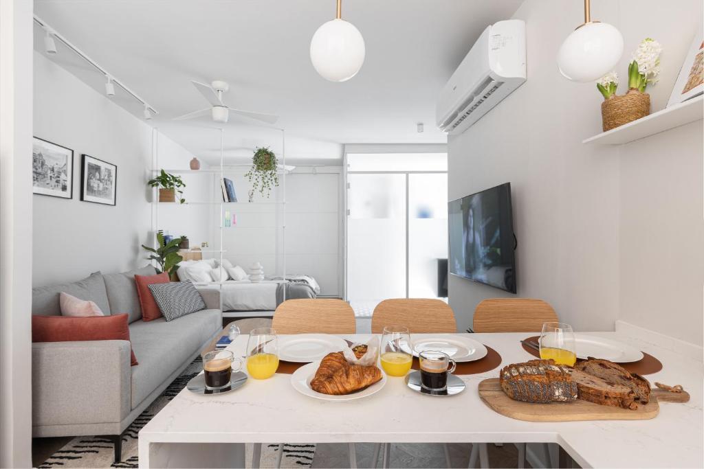 Modern & Chic Studio in the Heart of Tel-Aviv by Sea N' Rent photo 3