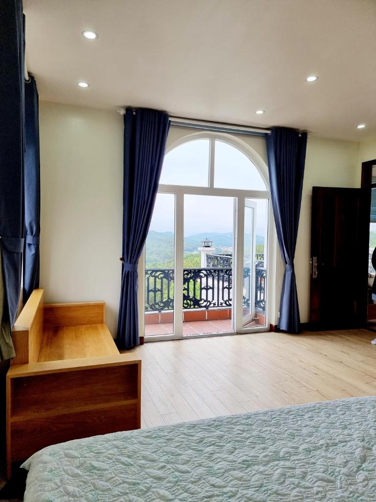 Little Cloudy on the hilltop