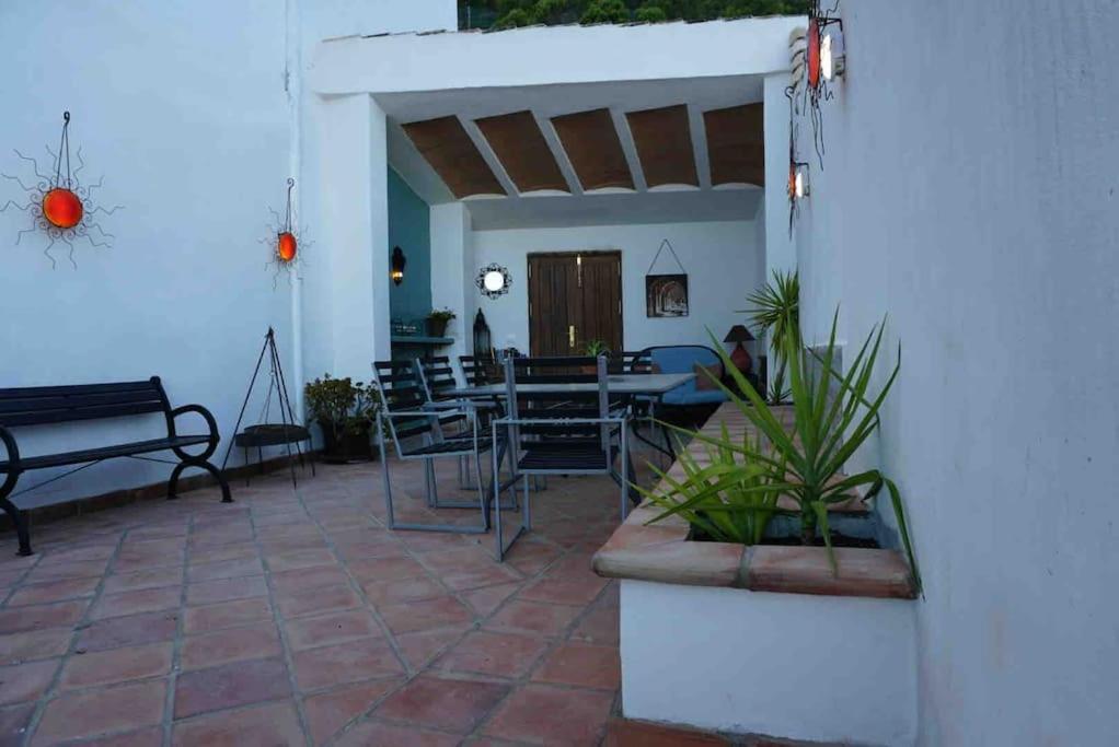Eagles Nest - Massive townhouse with Pool with outstanding views photo 4