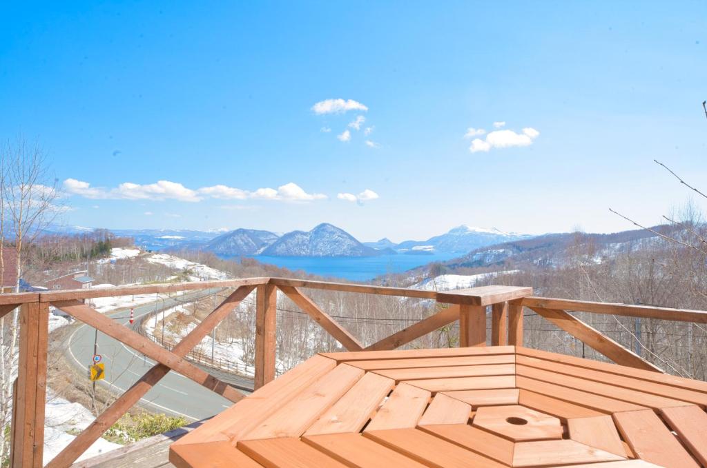 LAKE TOYA Great view log cabin photo 1
