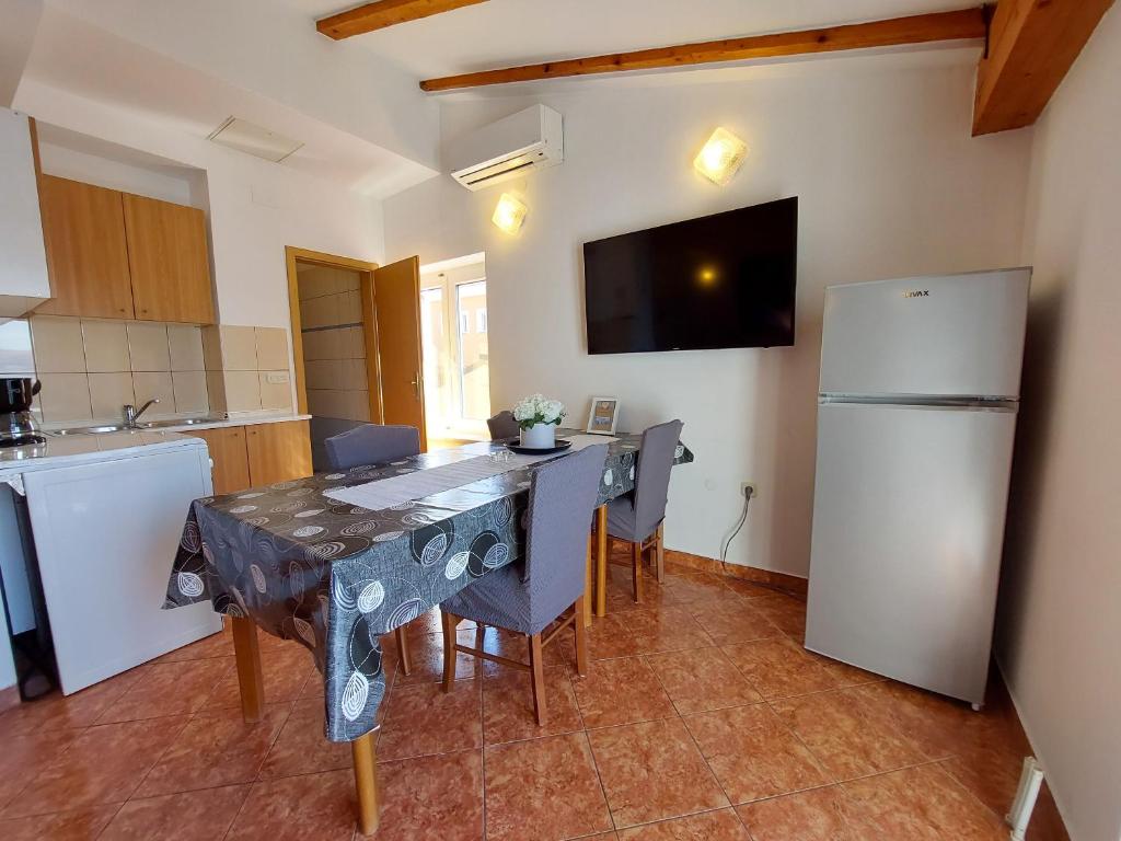 Apartment and Room Katica photo 4