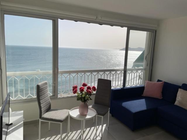 Precioso apartamento a estrenar en primera línea de playa photo 1